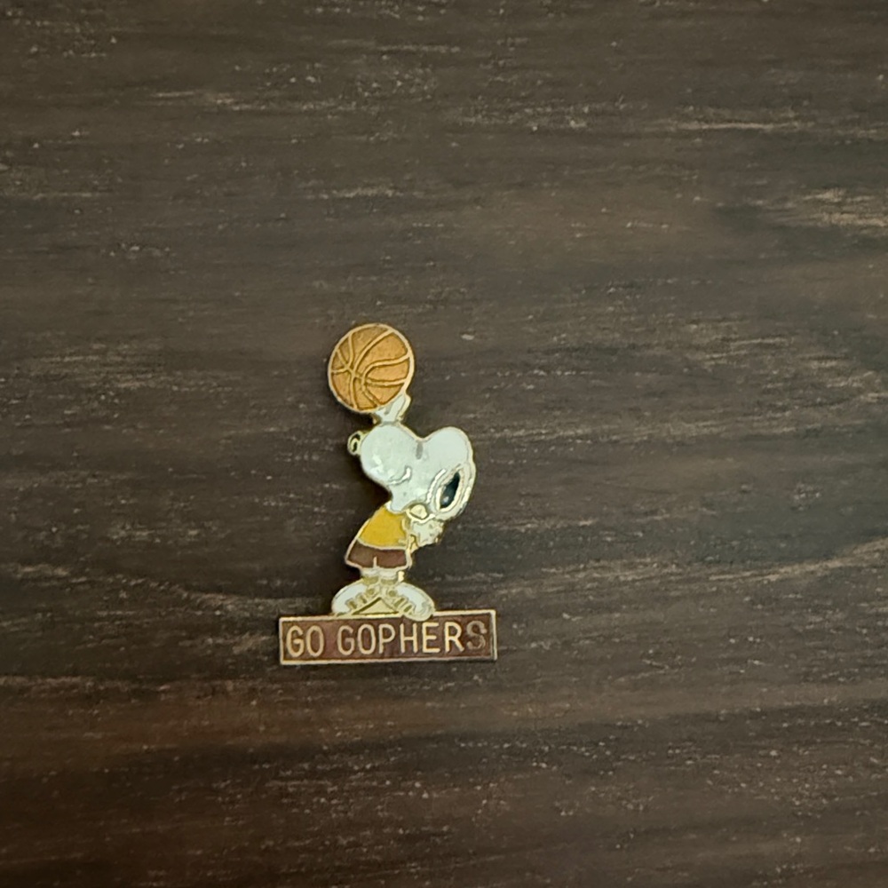 Vintage Snoopy Go Gophers Pin